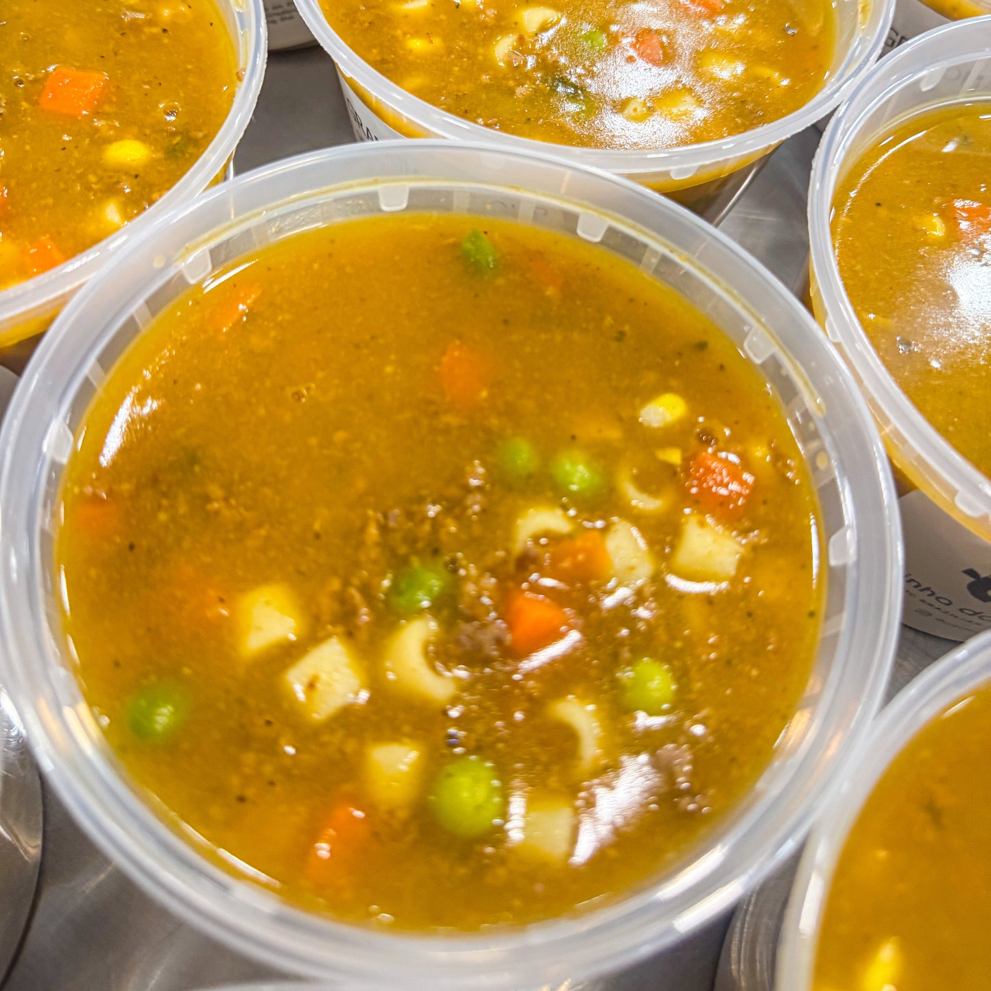 Sopa da Vovó com vegetais, macarrão e carne moída