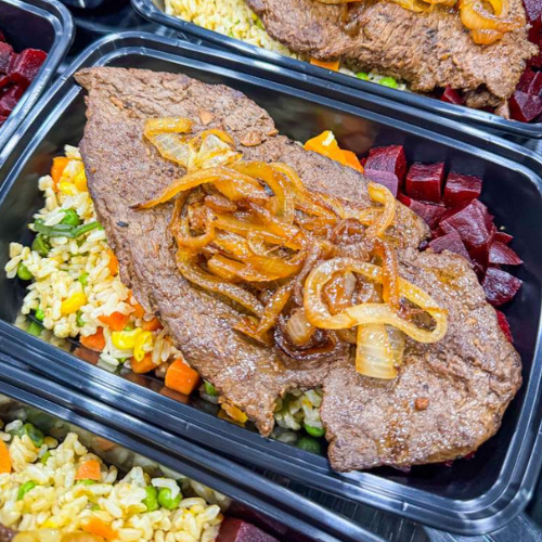 SAUDÁVEL ECONÔMICO - Bife de alcatra acebolado, arroz integral com mix vegetais, e beterraba