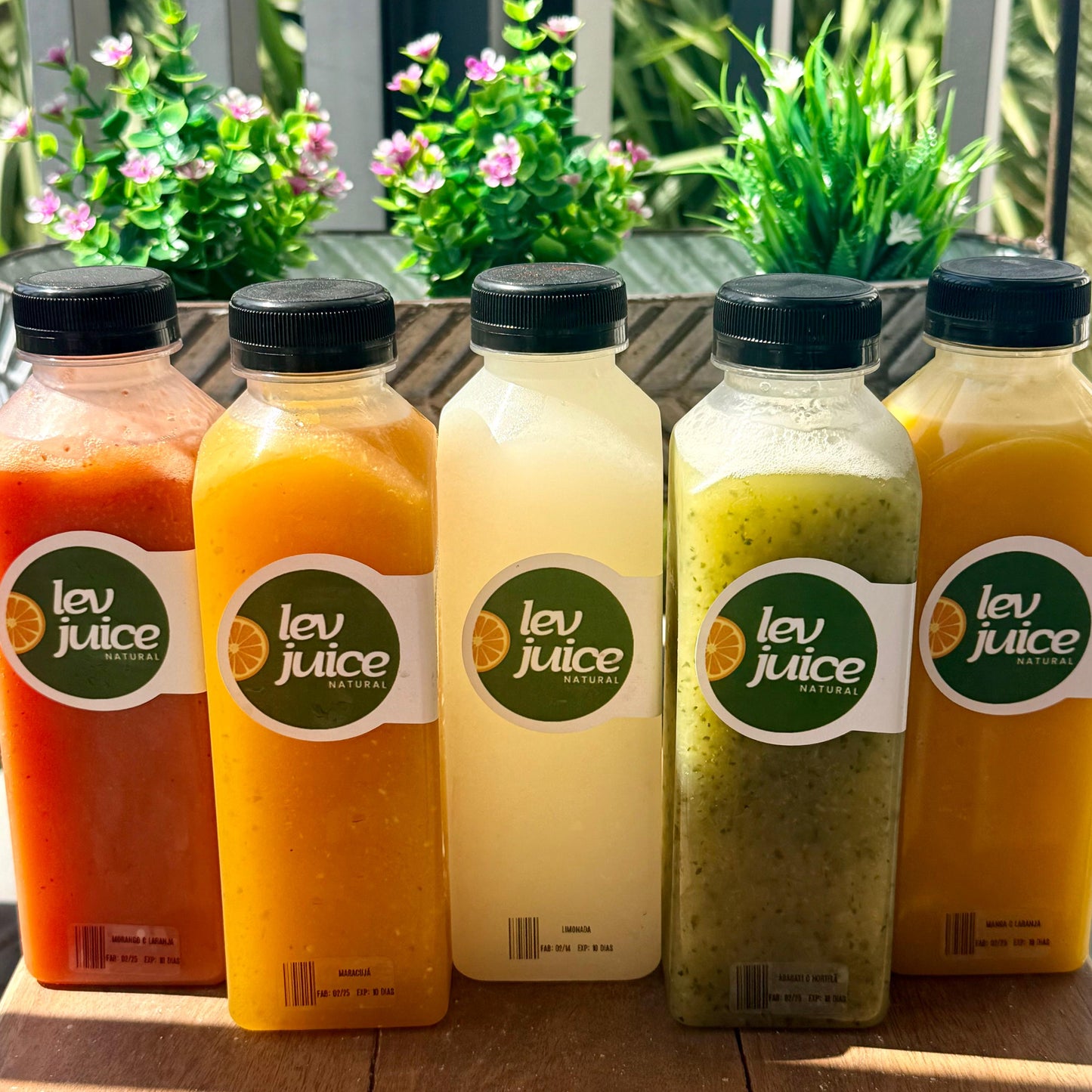 Natural juice combo of 5 units (strawberry with orange, passion fruit, lemonade, pineapple with mint and mango)