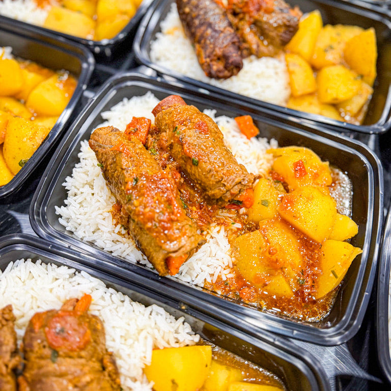 PRONTA ENTREGA, MENU CASEIRO, MARMITA CONGELADA- Bife à rolê recheado com cenoura e calabresa, batatinhas ensopadas, arroz branco e feijão preto à parte