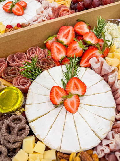 (NEW YEAR) Charcuterie Box