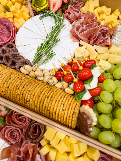 (NEW YEAR) Charcuterie Box