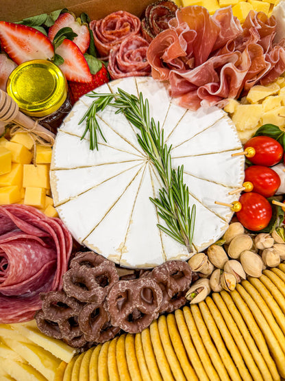 (NEW YEAR) Charcuterie Box