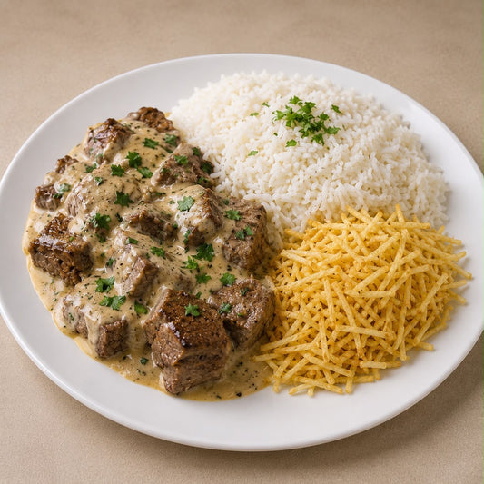 PRONTA ENTREGA CONGELADA- File mignon ao molho de catupiry, arroz e batata palha a parte.
