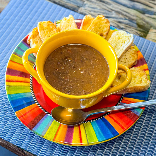 Caldo de Mandioca com costela desfiada.