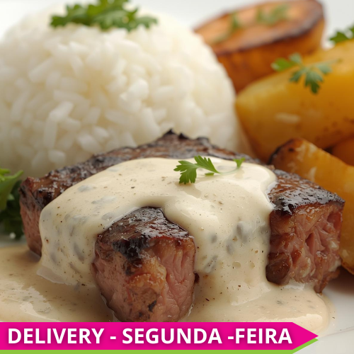 CASEIRO REGULAR - Cubos de filé mignon ao molho de catupiry, arroz branco e batatas assadas