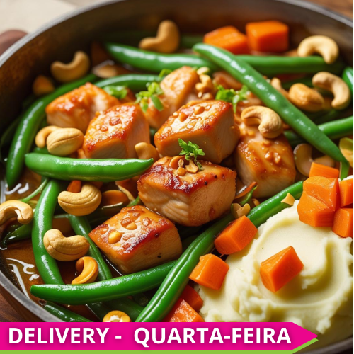 HEALTHY KIDS - Chicken cubes sautéed with soy sauce, cashew nuts, and green beans, served with mashed potatoes and sautéed carrots