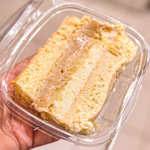 Bolo fatia de doce de leite com 4 leites (@admiravelcakes)