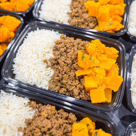 PRONTA ENTREGA CONGELADA- Carne moída com azeitona, arroz branco, abóbora refogada e feijão à parte.