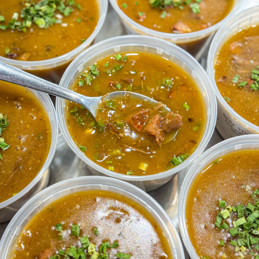 Caldo de Mandioca com Carne Desfiada e Calabresa