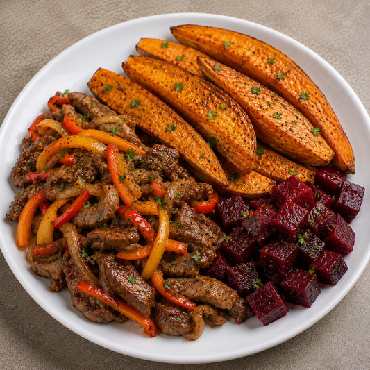 SAUDÁVEL 500G- Iscas de filé mignon salteados com cebola e pimentão colorido, batata doce assada e beterraba.