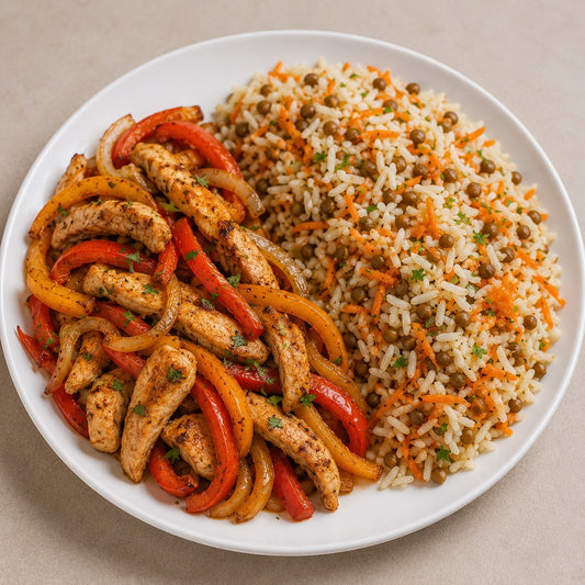 SAUDAVEL 500G- Chicken fajitas e mix de arroz basmati com lentilha e cenoura ralada.
