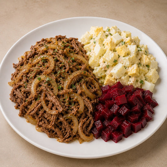 SAUDAVEL 500G- Carne desfiada acebolada, saladinha de batata com ovos cozidos e beterraba.