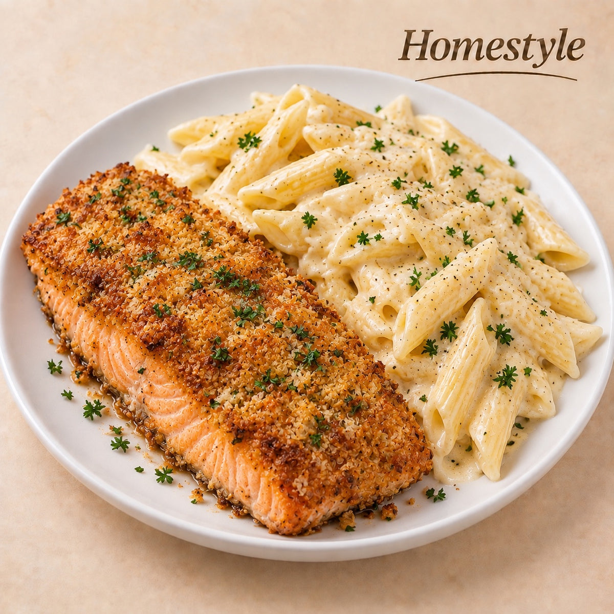 CASEIRO 550G- Salmão com crosta de panko e parmesão e penne ao molho Alfredo.