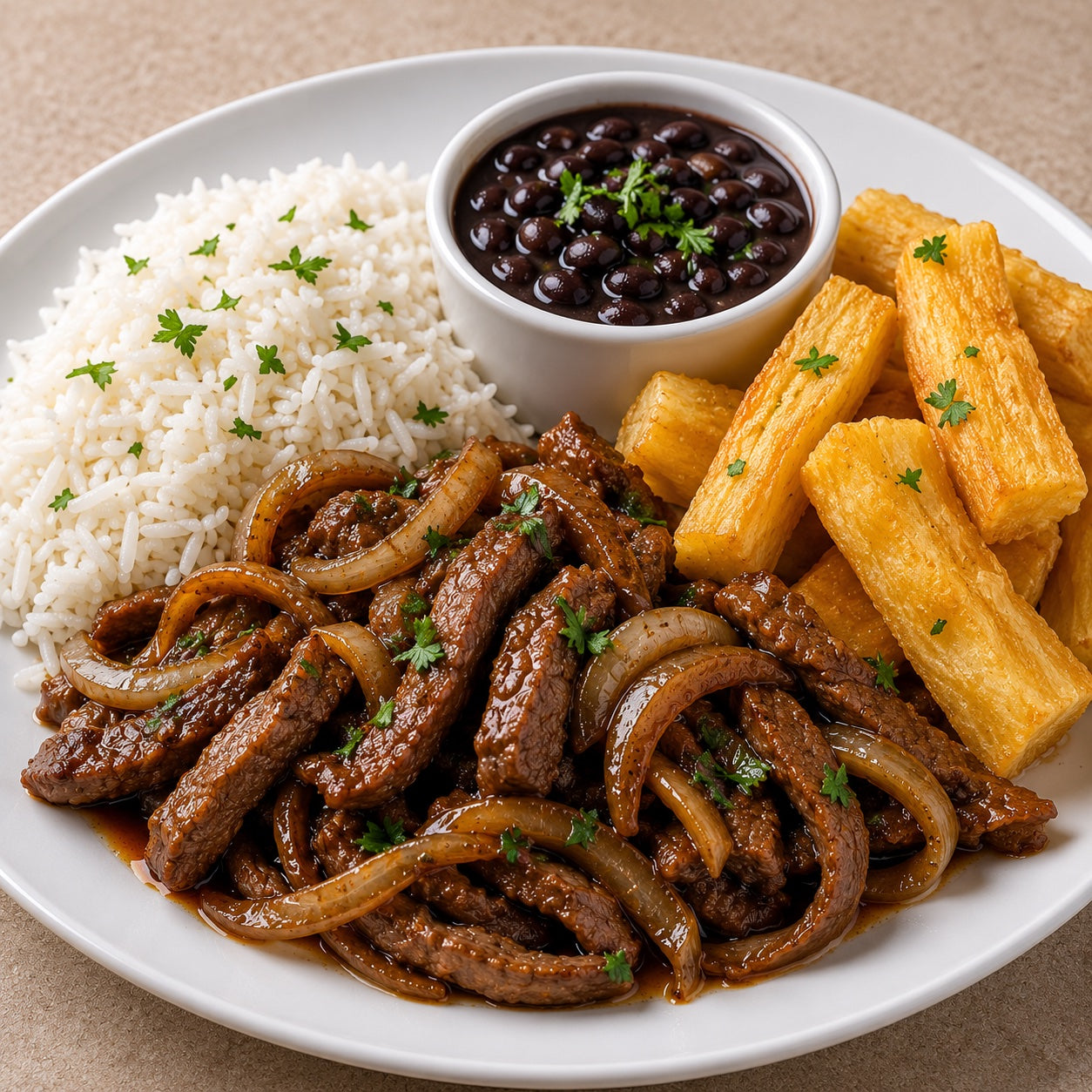 PRONTA ENTREGA CONGELADA- Tiras de alcatra acebolada, arroz, mandioca frita e feijão à parte.
