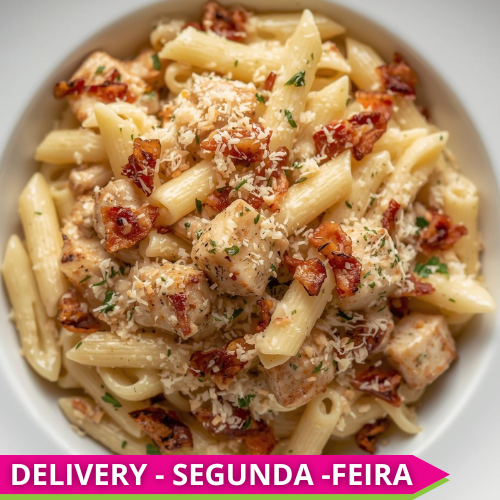 CASEIRO REGULAR - Penne Alfredo com cubos de frango e bacon e fresh parmesão por cima