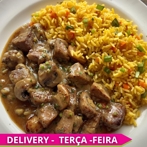 SAUDÁVEL ECONÔMICO - Strogonoff fit de filé mignon com cogumelos e arroz basmati com açafrão com vegetais